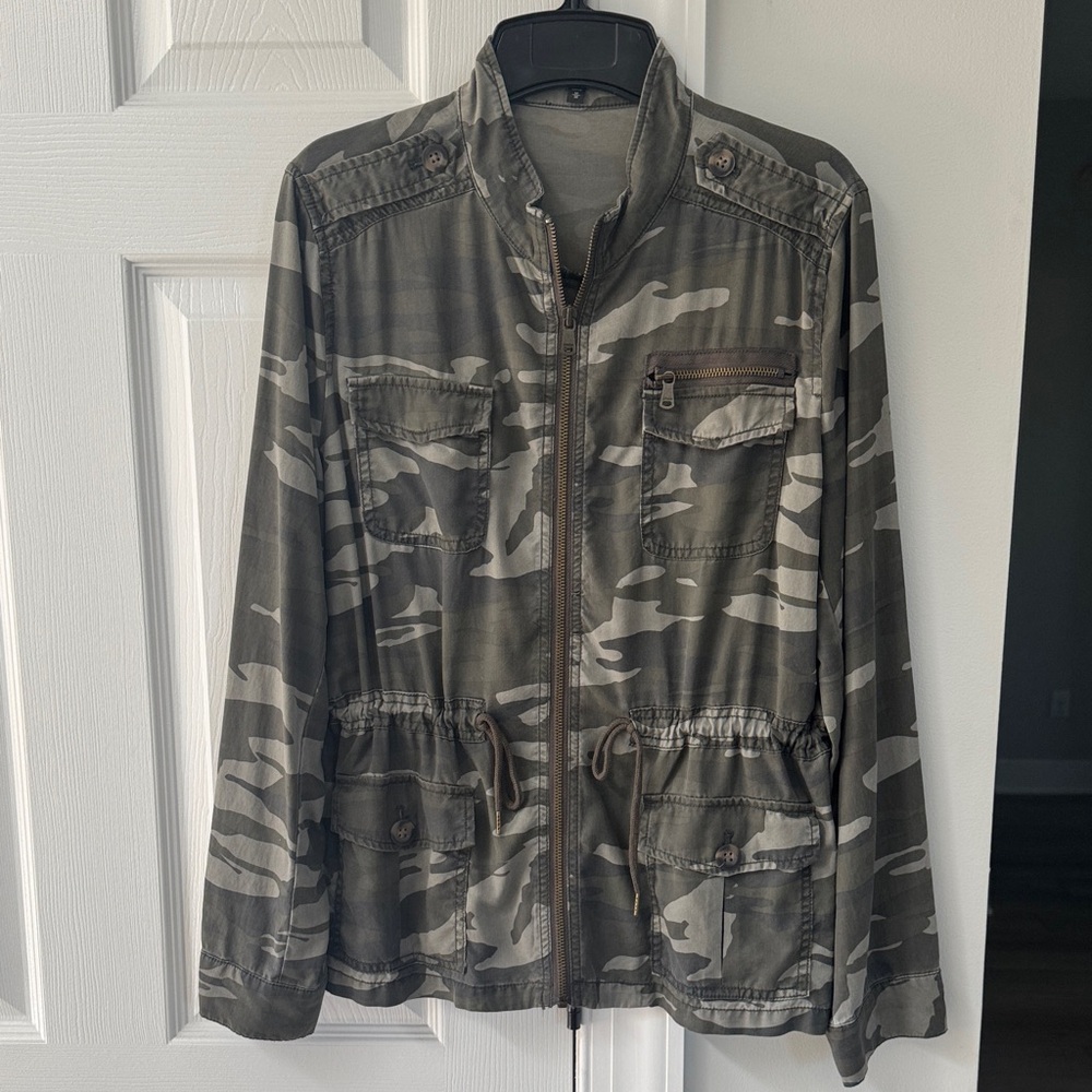 EXPRESS Camo jacket size medium